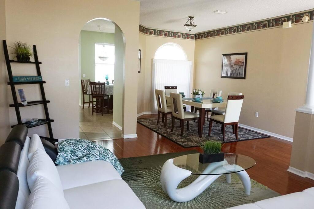 Charming 3be 2ba Solar Heated Pool Villa *