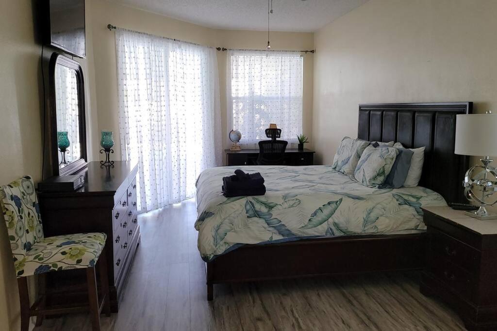 Charming 3be 2ba Solar Heated Pool Villa