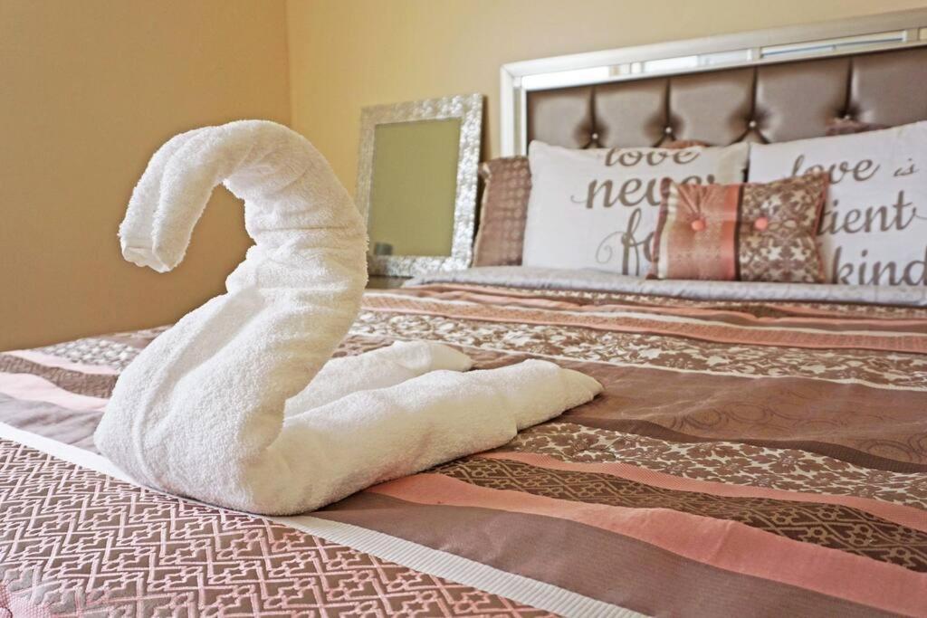 Charming 3be 2ba Solar Heated Pool Villa *